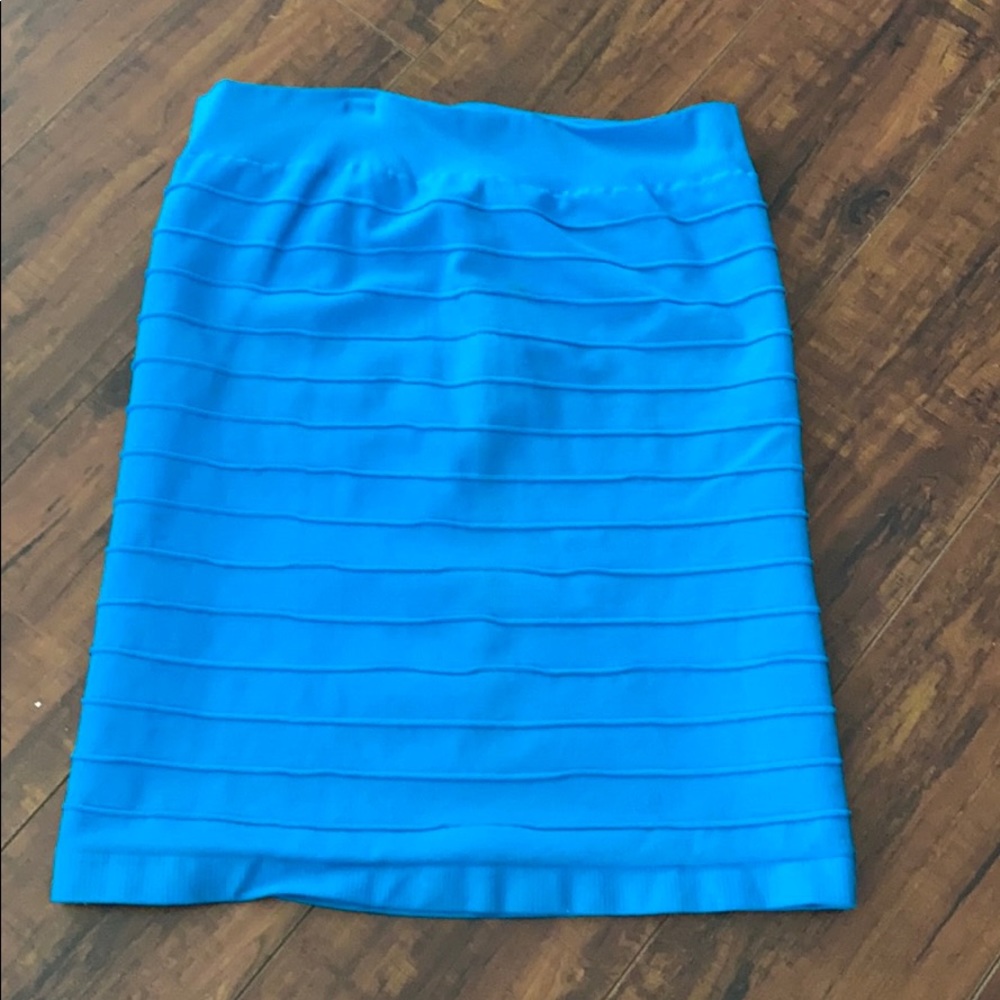 BEBE seamless Turquoise high waisted skirt P/S